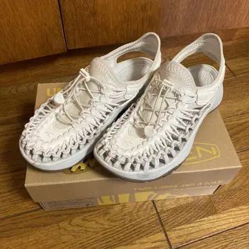 KEEN Uneek 화이트 샌들