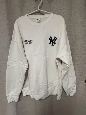 Yankees 화이트 맨투맨 L 사이즈