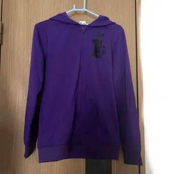 츠키우사 후드티 1월
