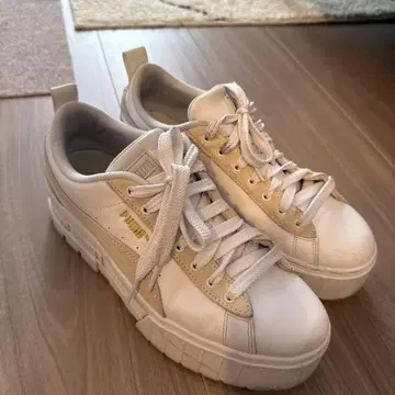 PUMA 통굽 플랫폼 스니커즈 화이트 24.5