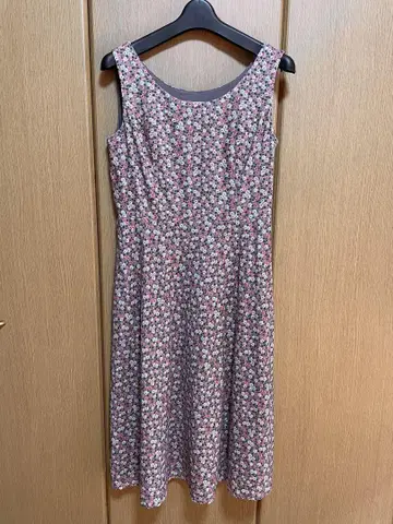 LAURA ASHLEY 꽃무늬 슬리브리스 원피스 9호