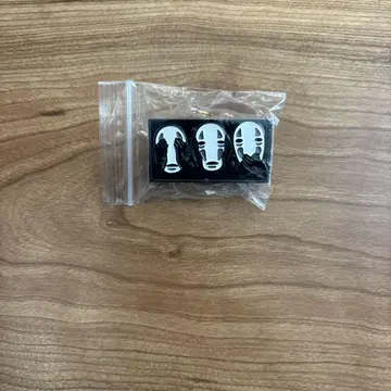 가오나시 핀 배지