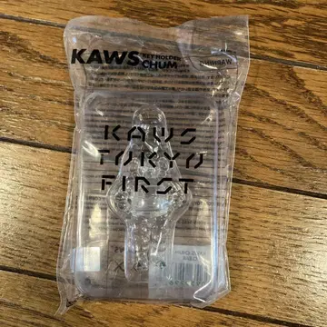 Kaws Tokyo First 키링 CHUM CLEAR