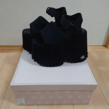 통굽 테드 샌들