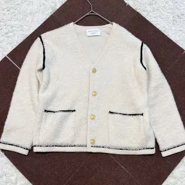 컨디션 최상 MACPHEE 23AW 무스탕 V넥 가디건 화이트 맥피