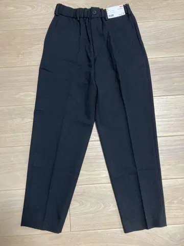 명작 새상품 UNIQLO U 와이드 핏 테이퍼드 팬츠 S 사이즈 블랙
