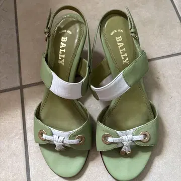 BALLY 라이트 그린 샌들