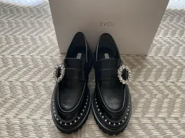 EVOJ 비쥬 장식 블랙 로퍼