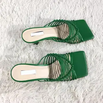 그린 스트랩 샌들 스퀘어토
