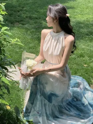 파란 하늘 롱 원피스 그라데이션 화이트 블루 리본 포함 남국 타이다이