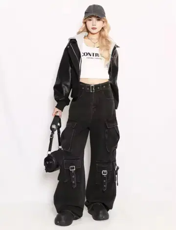 블랙 카고 팬츠 큰 포켓 부착