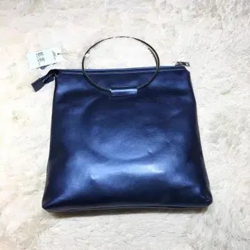 네이비 가죽 핸드백 핸들 포함