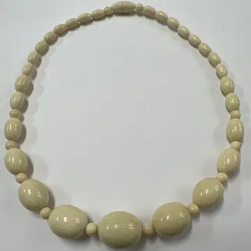 천연 소재 아이보리 비즈 목걸이
