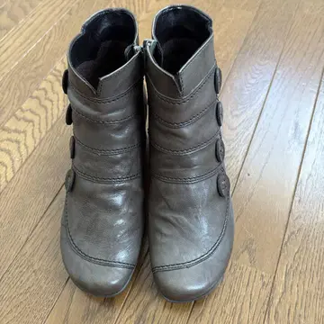 Gabor 버튼 달린 브라운 가죽 숏부츠