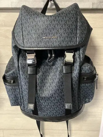 MICHAEL KORS 다크 그레이 백팩