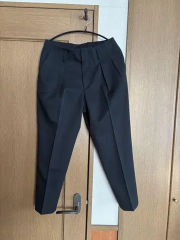 모음 LUXURY MATERIAL SLIM CLASSIC TROUSER1