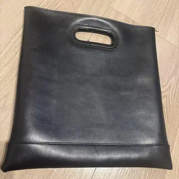 블랙 가죽 클러치백