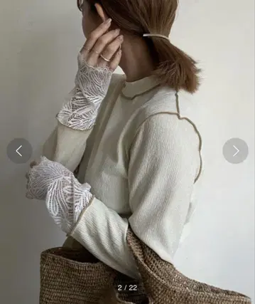 DouDou 레이스 절개 멜로우 풀오버