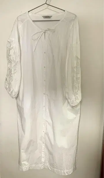 [ 새상품급 ] TORRAZZO DONNA 레이스 자수 롱 셔츠 원피스