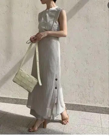 MEER. 스트랩 레이스 스커트
