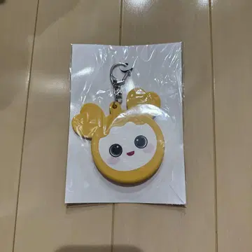 TWICE 지효 지브리 캔 배지 홀더