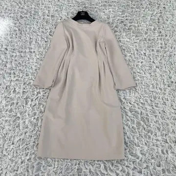 셀포드 보트넥 턱 타이트 원피스 베이지