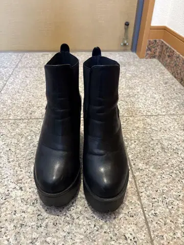 블랙 가죽 숏부츠 플랫폼 힐