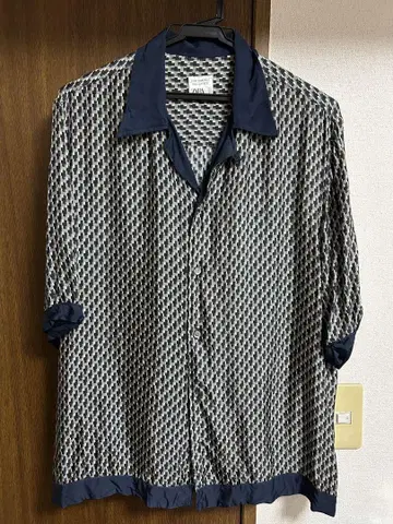 ZARA 네이비 계열 기하학 패턴 셔츠 M 사이즈