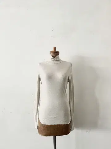 [ 새상품급 ] le vent souffle 나노 시어 터틀넥 베이지