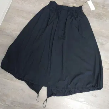 새상품 애드어 플레어 밸런스 스커트