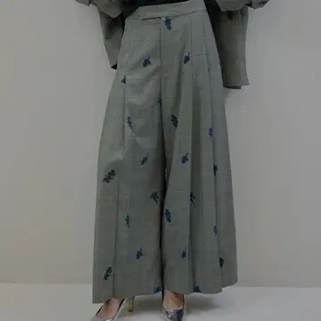 Ameri CHECK FLOWER PLEATS PANTS [ SH ]