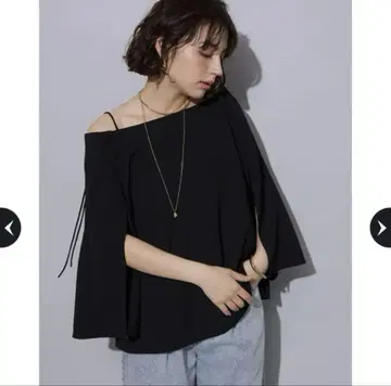 새상품 Arpege story 소매 슬릿 블라우스 블랙 M 사이즈