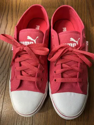 새상품급 PUMA 오렌지 계열 로우컷 스니커즈