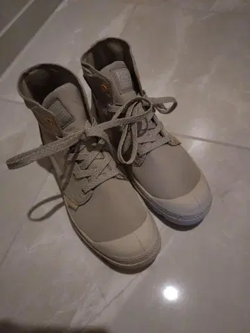 PALLADIUM 베이지 하이컷 스니커즈