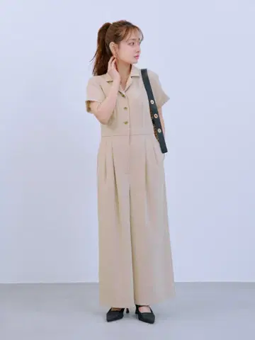 오픈 카라 점프 수트 COHINA 베이지
