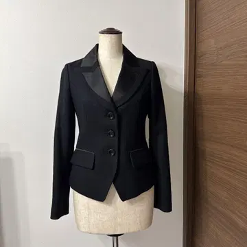 [새상품급] JILLSTUART 질스튜어트 자켓 울 새틴
