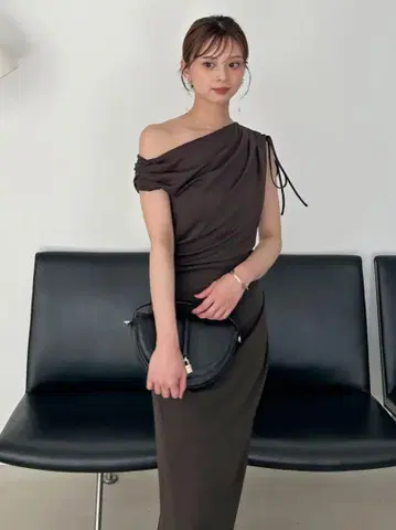 스나이델 이번 시즌 최신 드레이프 컷 원피스 컨디션 최상
