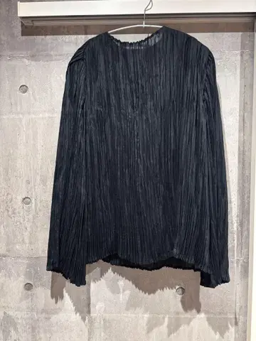 HYKE RANDOM PLEATED TOP