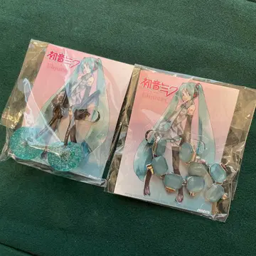 하츠네 미쿠 Liquem 신주쿠 이세탄 한정 체리 귀걸이