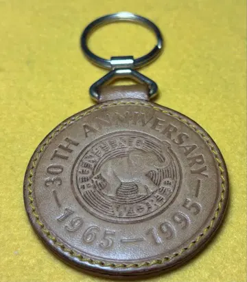 헌팅월드 30주년 기념 키링 참
