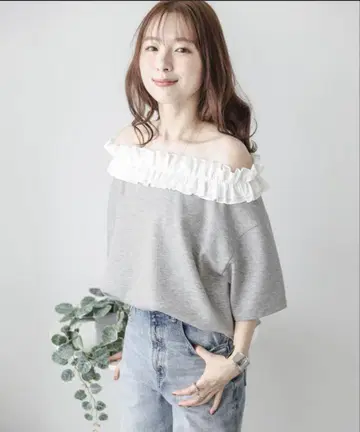 택 포함 새상품 프릴 오프숄더 풀오버 AMELY