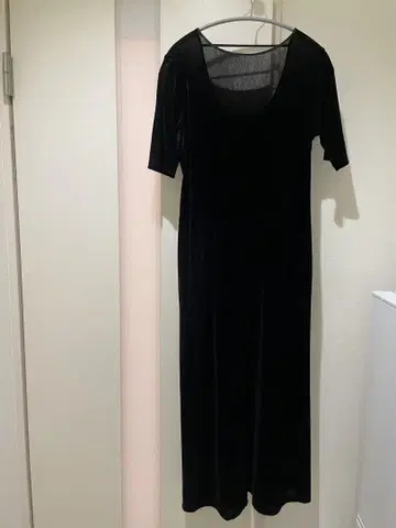 블랙 벨벳 롱 원피스 반팔