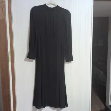 블랙 긴팔 플레어 원피스