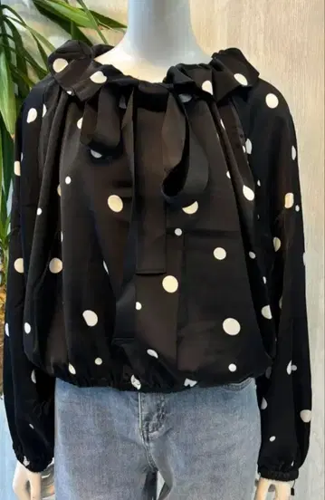 PICCIN 피칭 빅 칼라 그로그랭 리본 블라우스 도트 무늬