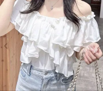 오프숄더 프릴 화이트 상의 M