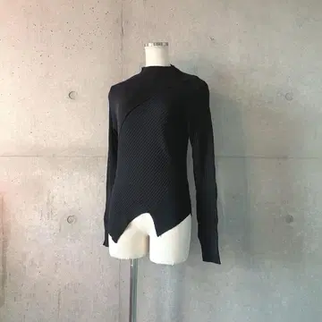 택 포함 새상품 헴컷 아지메 디자인 변형 리브 얇은 소재 니트 블랙