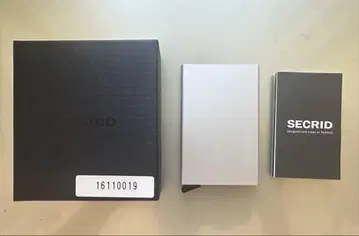 SECRID 실버 카드 케이스
