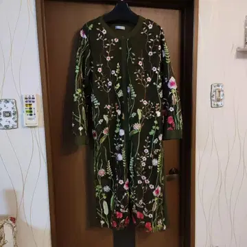 꽃무늬 자수 올리브 그린 원피스