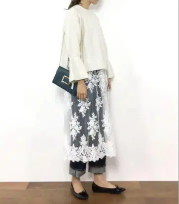 미라 오웬 레이스 도킹 니트 원피스