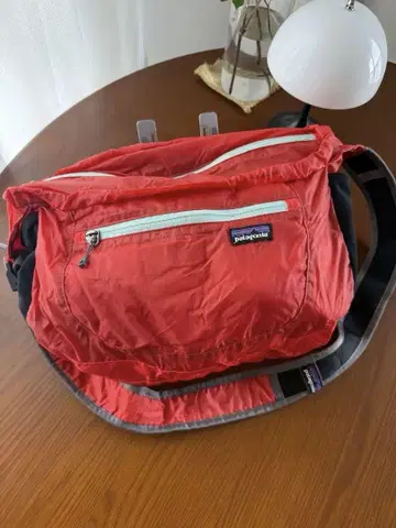 Patagonia 빨간색 숄더백